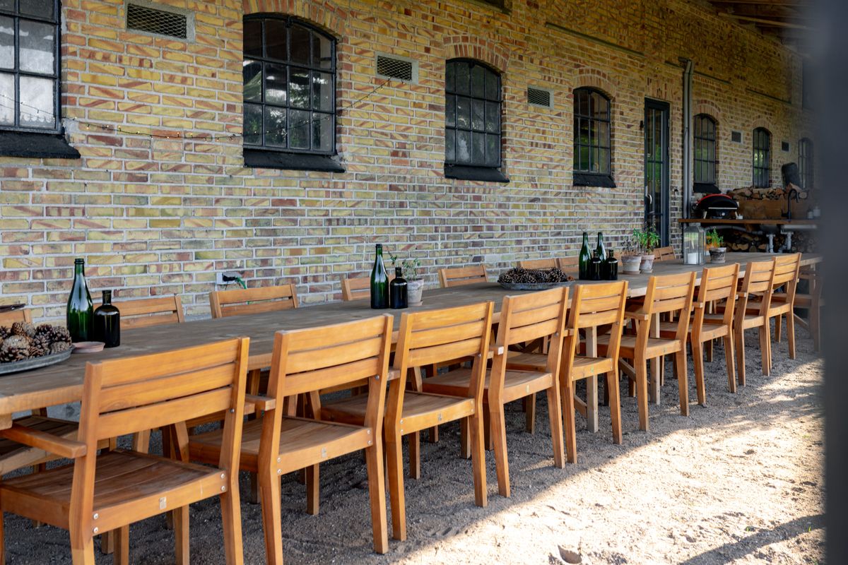 Table with chairs at Æblevig